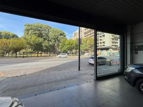 Importante Local frente a Plaza Los Andes
