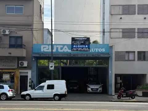 Importante Local frente a Plaza Los Andes