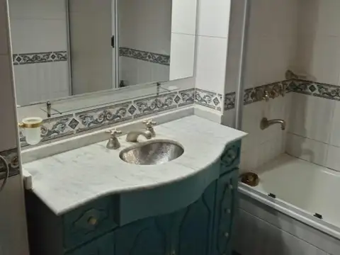 AMPLIA CASA 4 AMB C/JARDIN Y PILETA S/LOTE DE 8.66 X 46 MTS!