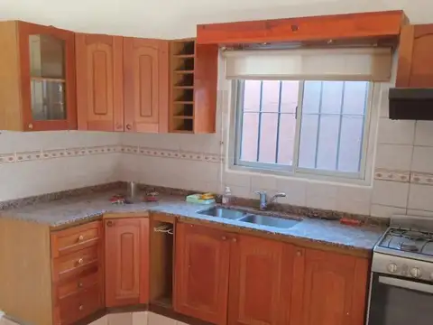 Casa 5 ambientes con 3 baños