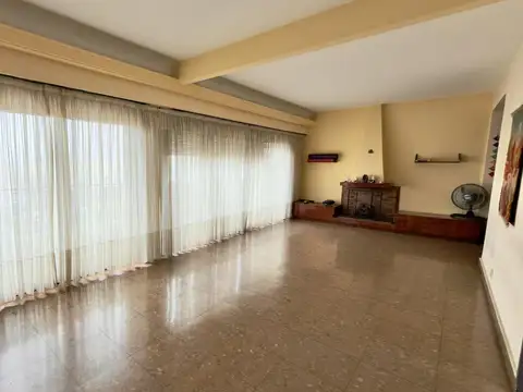 Depto Tipo Casa 4 ambientes con 2 baños