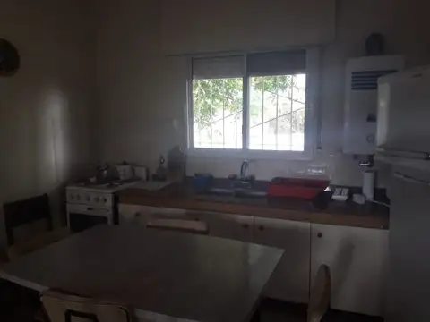 Casa con pileta en Carrizales,  Clarke, amplio jardín arbolado