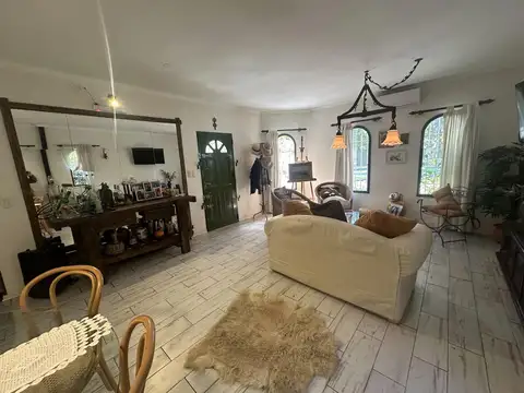 Casa 6 ambientes con 3 baños