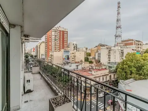 Semipiso Alto - Balcón Corrido - Vista Abierta - Flores