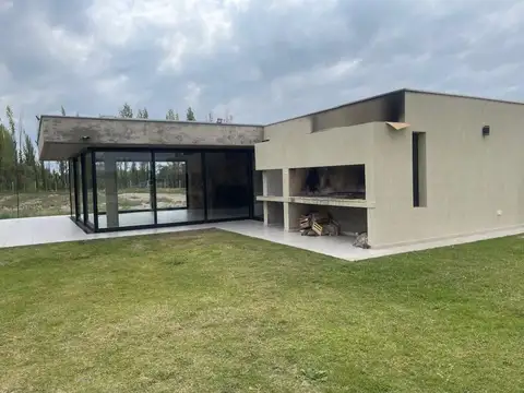 Casa en Venta en Russell, USD 170.000