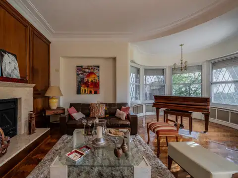 Venta casa en Vicente López con gran jardín, quincho y pileta