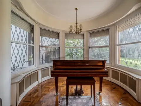 Venta casa en Vicente López con gran jardín, quincho y pileta