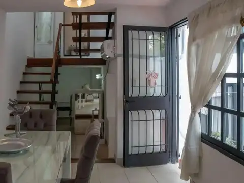 Depto Tipo Casa en Venta de 3 ambientes