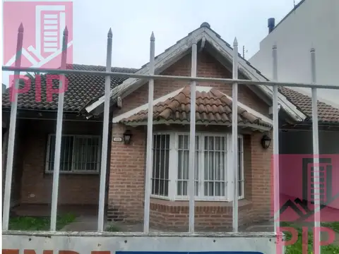 COQUETA CASA 4 AMBIENTES EN VENTA ZONA ITUZAINGO NORTE 