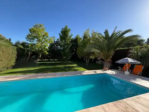 VENTA CASA 5 HABITACIONES, PILETA EN PEDRIEL LUJÁN