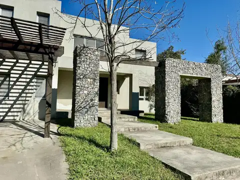 Casa en Venta a REFACCIONAR en Barrio Santa Barbara