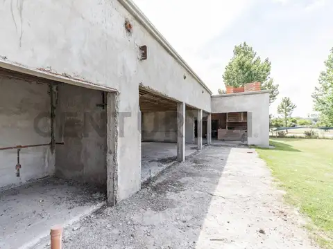 Juan Pablo II 1600, Piso 0