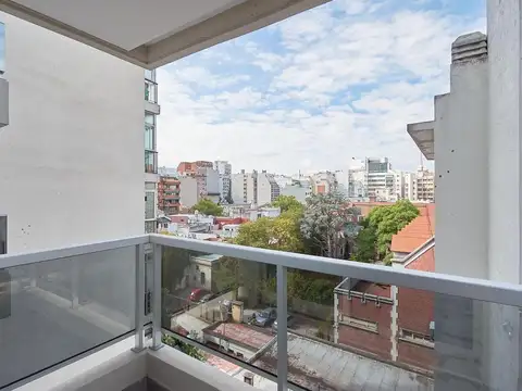 Av. Juan Bautista Alberdi 2000. Entre Lautaro y Camacuá