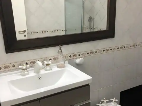 Depto Tipo Casa en Venta con 1 cocheras