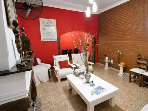 Casa 7 ambientes con 2 baños