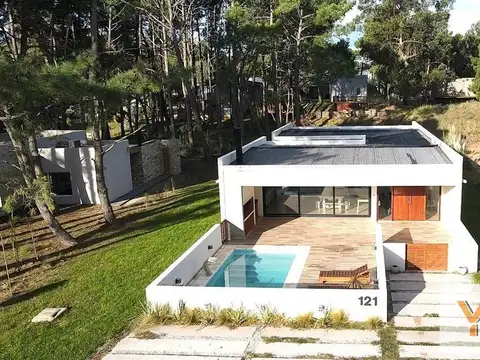 Casa en venta - 3 Dormitorios 2 Baños - Pinamar