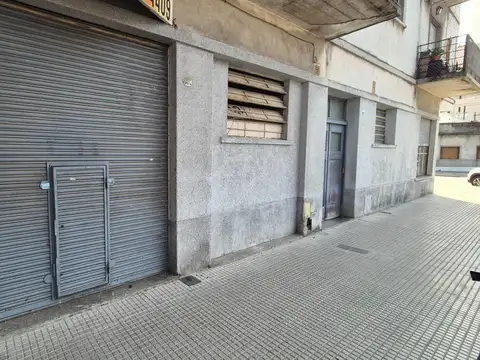 Galpon en esquina con doble entrada