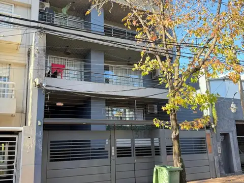 Impecable departamento, cerca Av/estación, 3 amb c/coch y balcon terraza
