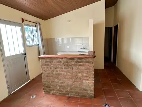 Casa 3 ambientes con 1 baño