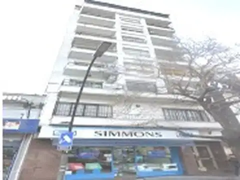3 Amb.+Dependencias Semipiso balcón frente - cocina comedor- Living comedor - lavadero -baño principal + baño auxiliar y otro pequeño baño