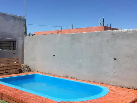 Casa 2 ambientes con 2 baños