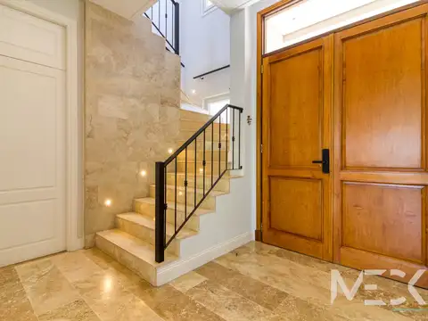 Casa 5 ambientes con 4 baños