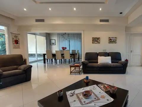 Casa 7 ambientes con 4 baños