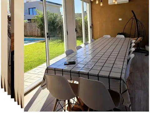 Casa 4 ambientes con 3 baños