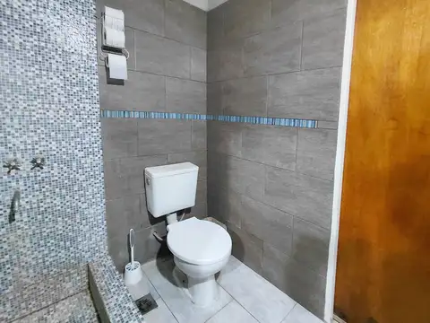 VENTA CASA 4 AMB  2 PLANTAS AMPLIO PARQUE