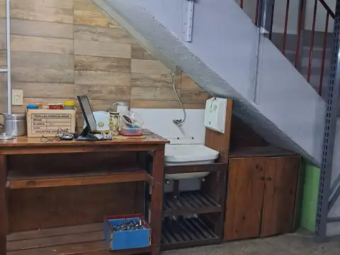 SAN CRISTOBAL- CONSTITUCION 2500 - LOCAL CON VIVIENDA -