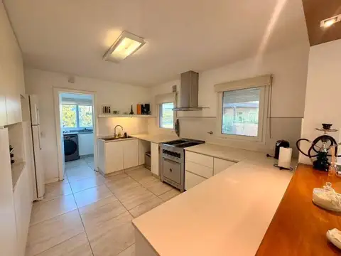 Casa 5 ambientes con 4 baños