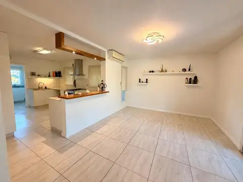 Casa en Venta con 5 cocheras