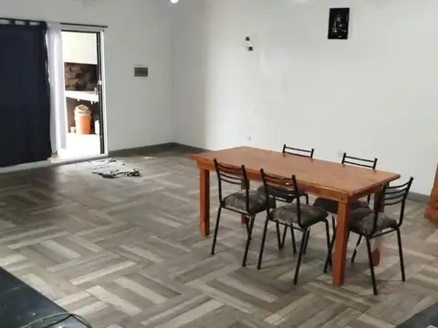 Casa 2 ambientes con 1 baño