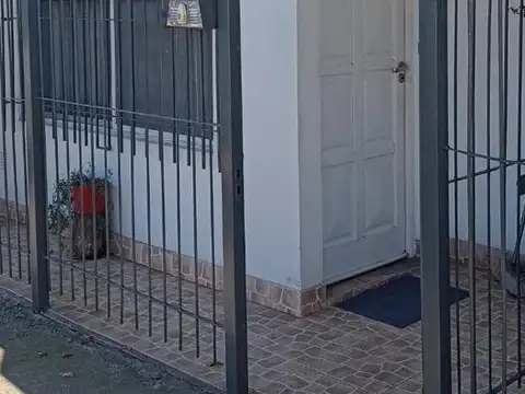 Casa en venta - 2 Dormitorios 1 Baño - 400Mts2 - La Plata
