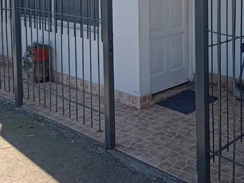 Casa en venta - 2 Dormitorios 1 Baño - 400Mts2 - La Plata