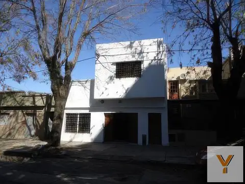 Casa en venta - 3 dormitorios 2 baños 1 cochera - 540 mts2 - La Plata