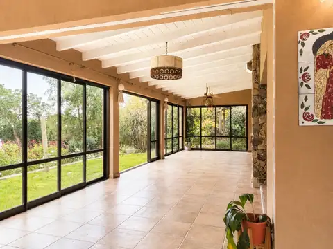 Casa en Alquiler con 1 cochera