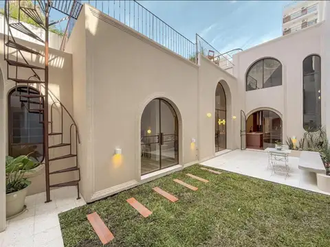 Casa 8 ambientes con 4 baños