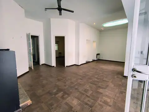 Casa 6 ambientes con 2 baños