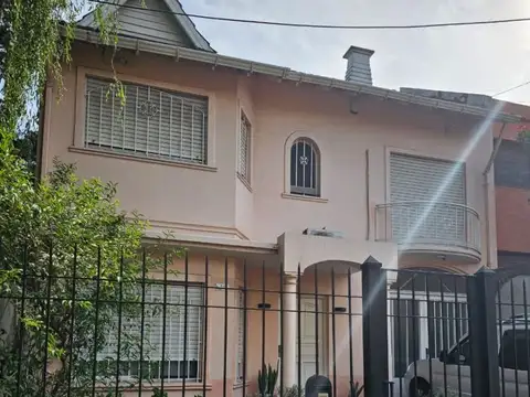 Excelente casa 4 ambientes, a 5 cuadras Plaza San Justo