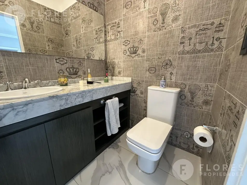 Casa - 358  m² Cubierta | 4 dormitorios | 7 años | 5 baños | 8 ambientes | 2 cocheras