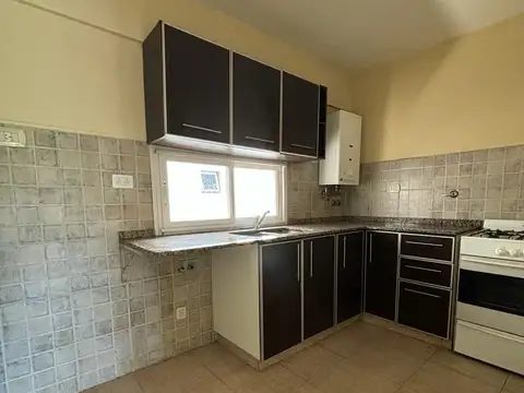 Depto Tipo Casa en Alquiler en Caseros, $ 580.000