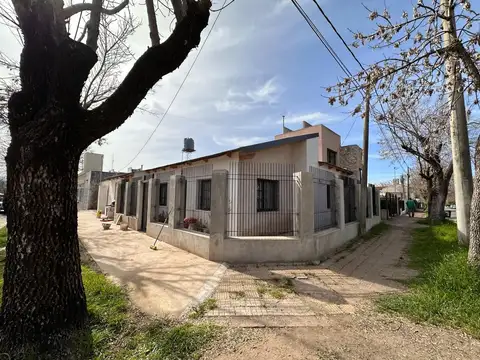 Casa remodelada en esquina Reibel y Hernandez