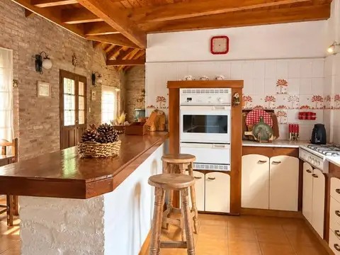 VENTA CASA 2 LOTES C/PILETA. COUNTRY BCO PCIA.MORENO