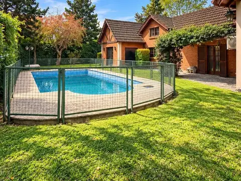 VENTA CASA 2 LOTES C/PILETA. COUNTRY BCO PCIA.MORENO