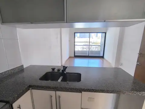 DEP. 2 AMB BALCON AL FRENTE MUY BUEN ESTADO A MTS  PARQUE CENTENARIO