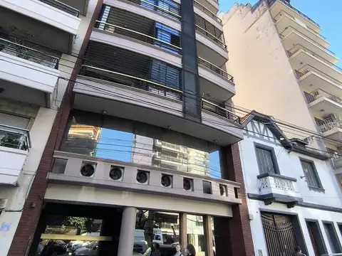 DEP. 2 AMB BALCON AL FRENTE MUY BUEN ESTADO A MTS  PARQUE CENTENARIO