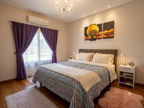 VENTA de casa 5 ambientes  moderna y funcional con energía