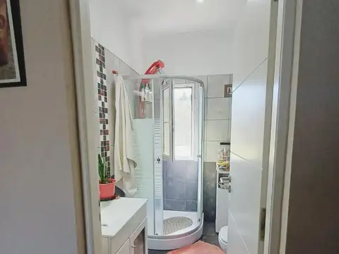 VENTA de casa 5 ambientes  moderna y funcional con energía