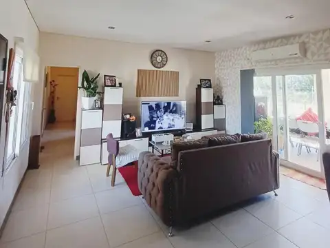 Casa en Venta con 3 cocheras